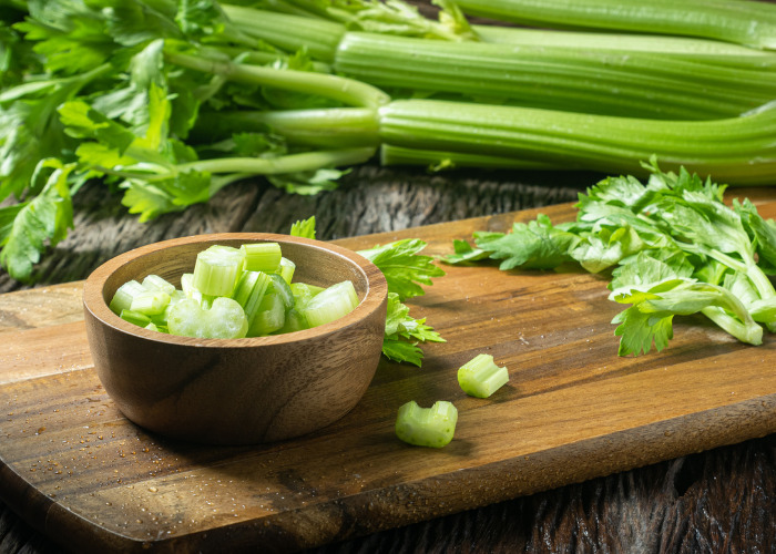 Natural Diuretic Food for Dogs #2: Celery