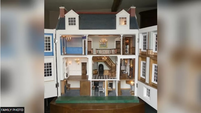 Bernard Ellis doll house